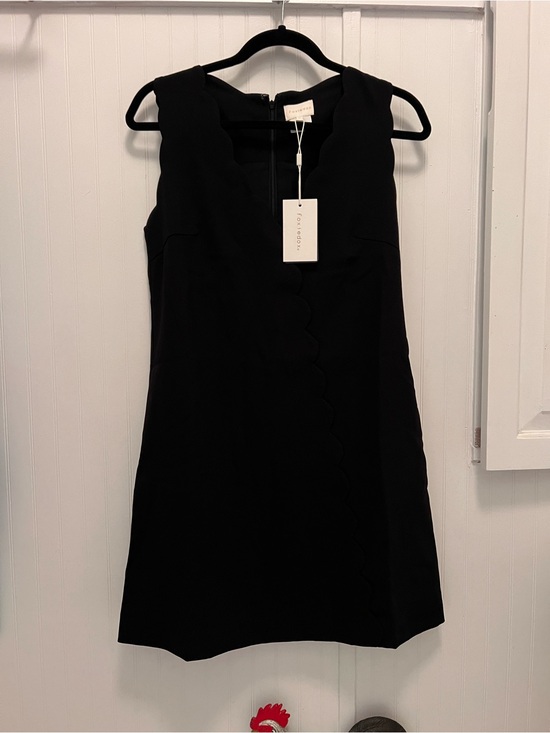 foxiedox Dresses & Skirts - Foxiedox Black V-Neck Sleeveless Sheath Cocktail Scalloped Dress pockets M NWT